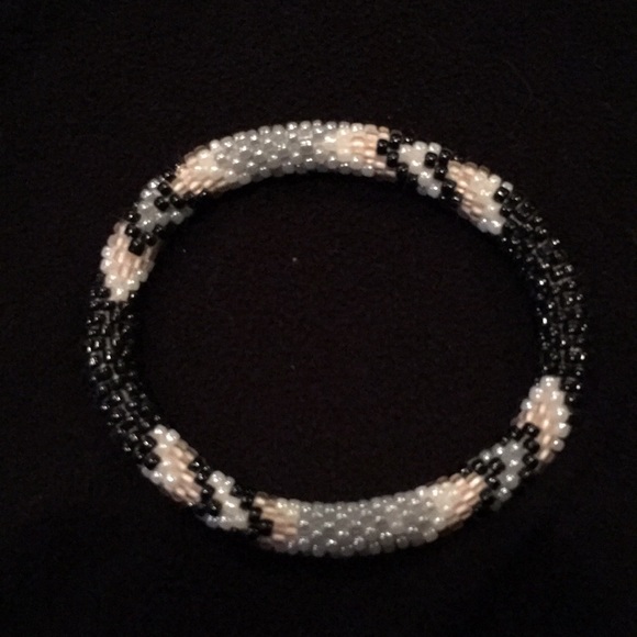 5 bracelets - Picture 6 of 6